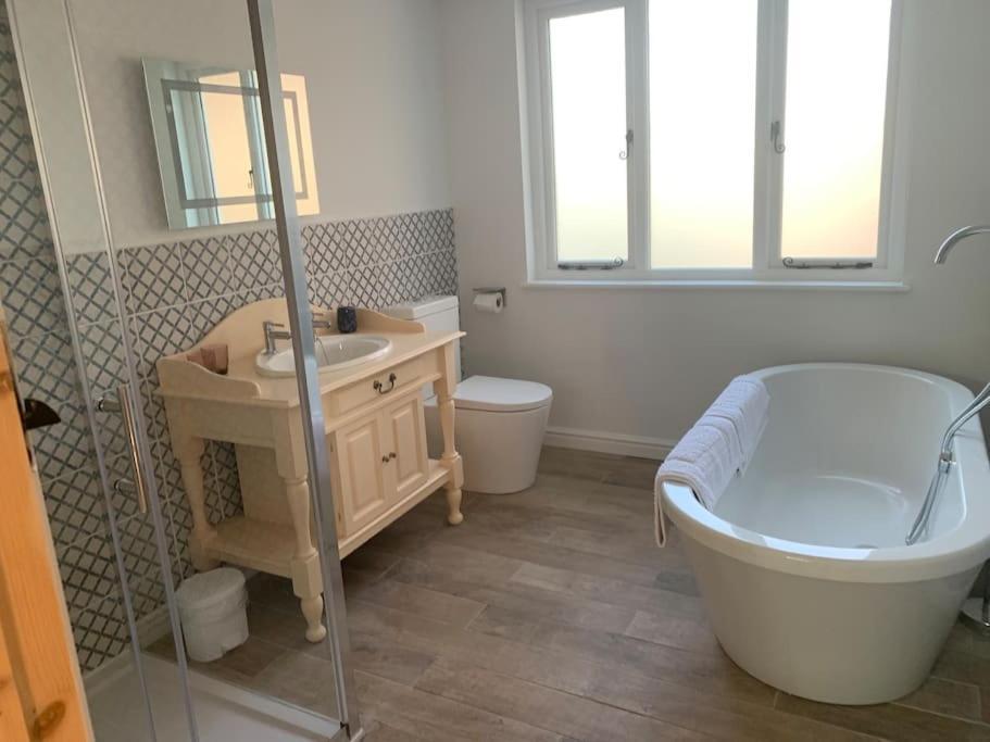 Cottage With Outstanding Views Velindre  المظهر الخارجي الصورة