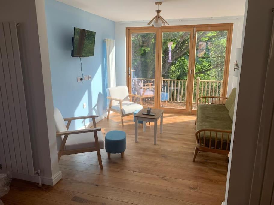 Cottage With Outstanding Views Velindre  المظهر الخارجي الصورة